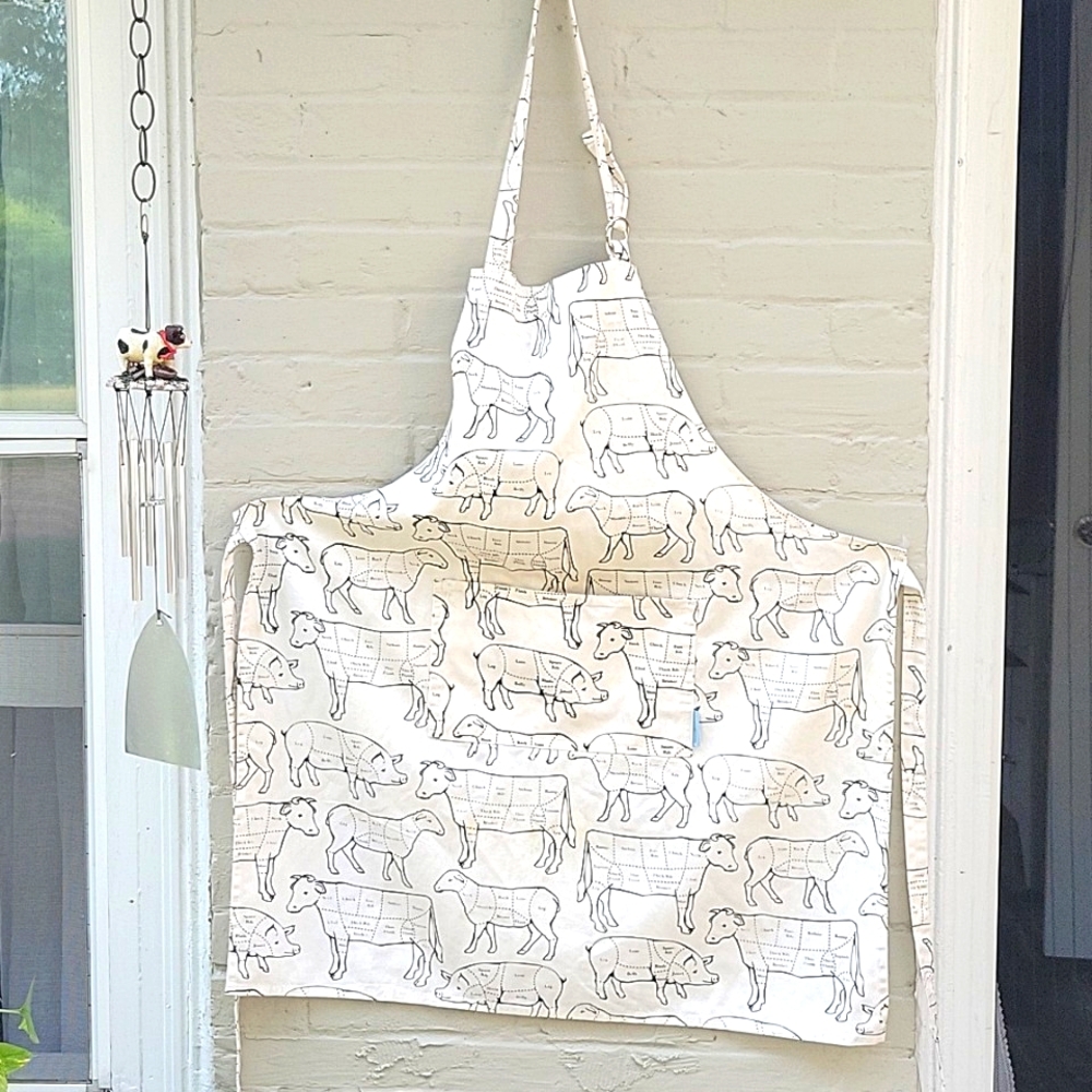 Butchers Cut Chefs Apron With Front Pocket And Adjustable Strap.